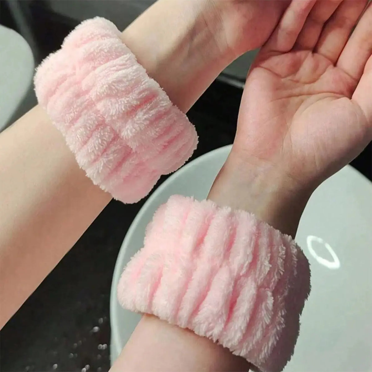 3-Piece Bow Plush Hair Band & Waterproof Wrist Cover Set Skincare Hair Band Set QXL
