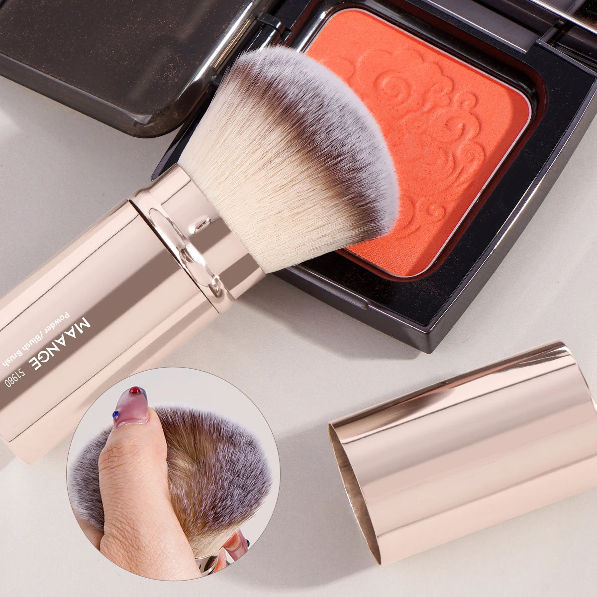 MAANGE Retractable Kabuki Brush – Foundation, Powder & Blush Retractable Kabuki Brush QXL
