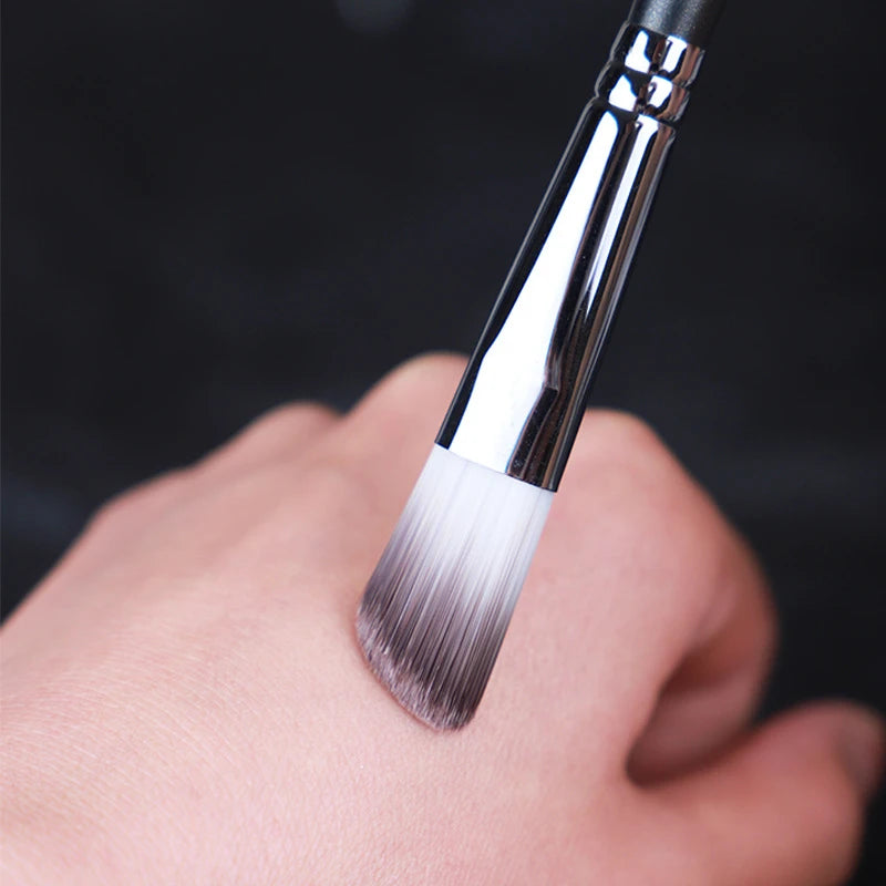 P-Series #07 Angled Precision Concealer Brush – Wet & Dry Concealer Makeup Brush QXL
