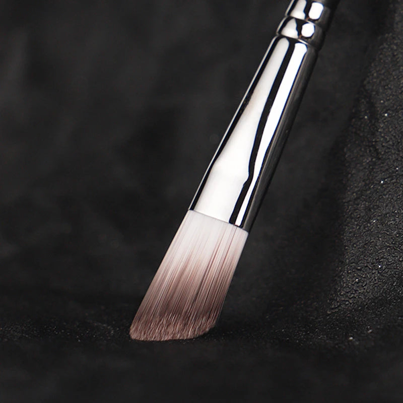 P-Series #07 Angled Precision Concealer Brush – Wet & Dry Concealer Makeup Brush QXL