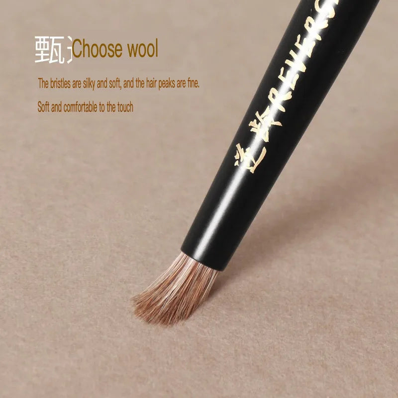 Tapered Eyeshadow Brush | Goat Hair Sandalwood Handle – T72 Eyeshadow Brush QXL