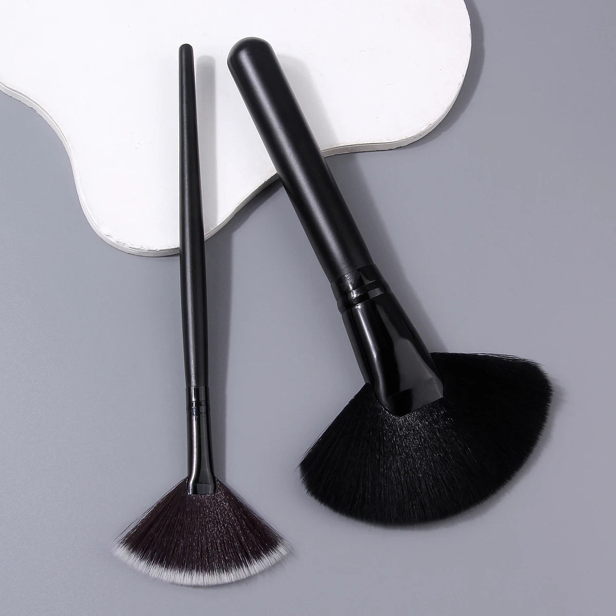 KOSSHOW 2-Pc Fan Makeup Brush Set – Highlight & Powder Fan Makeup Brush Set QXL