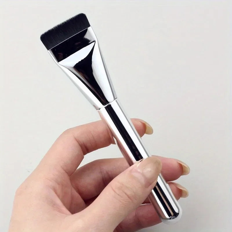 Flat Head Foundation Brush – Streak-Free Flawless Finish Foundation Brush QXL Silver 1pc