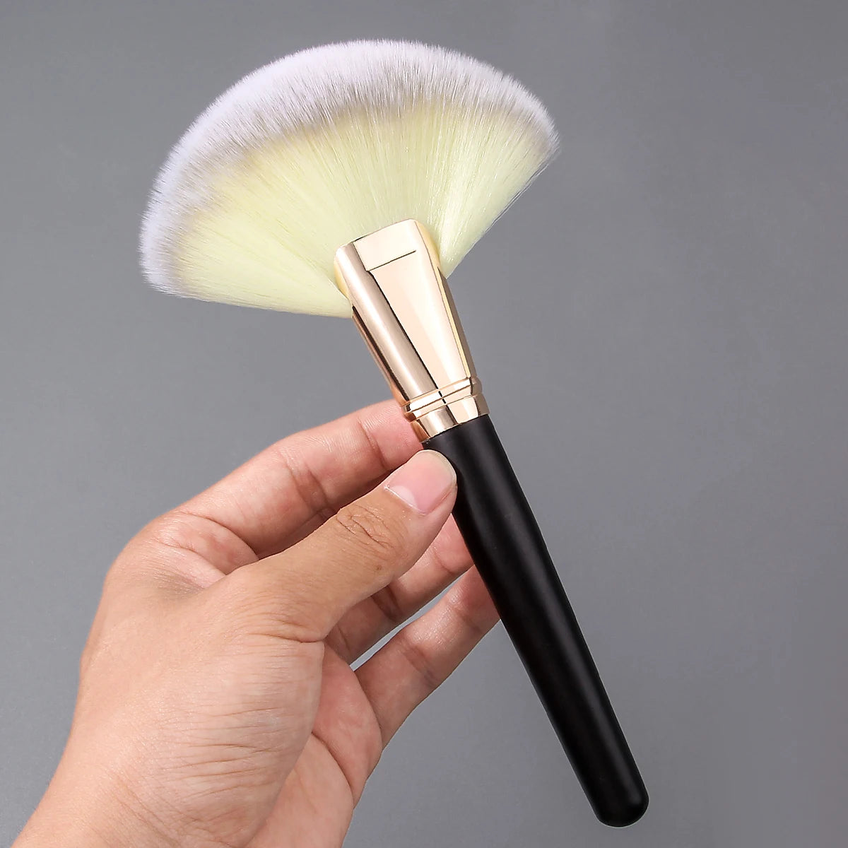 Extra Large Three-Color Fan Makeup Brush | Soft Nylon Fan Makeup Brush QXL