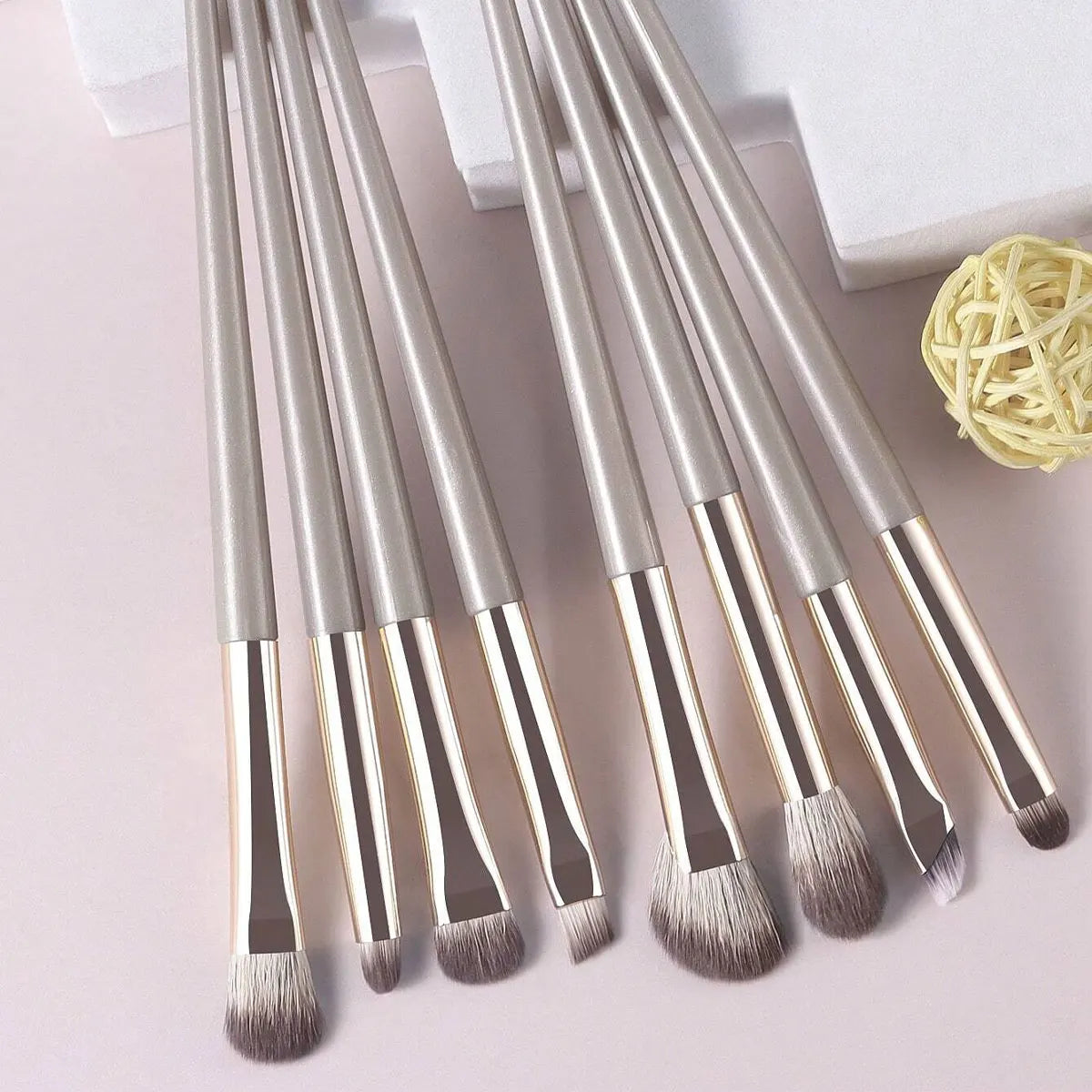 8-Piece Portable Eye Makeup Brush Set – Champagne Silver Eye Makeup Brush Set QXL