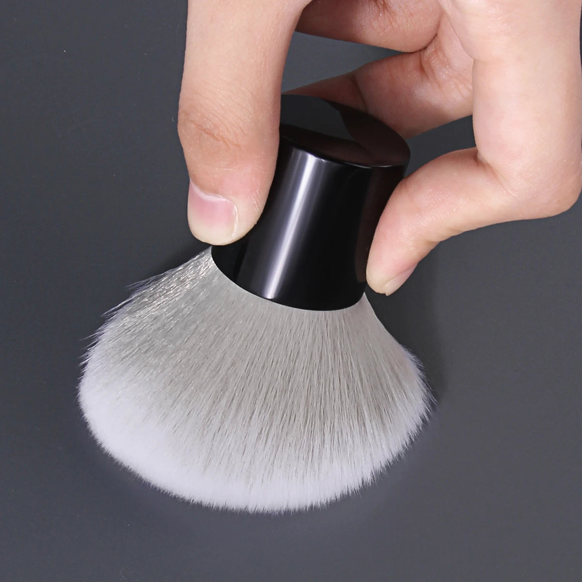 Nail Dust Brush – Ultra-Soft Wide Nylon & Aluminum Handle Nail Dust Brush QXL