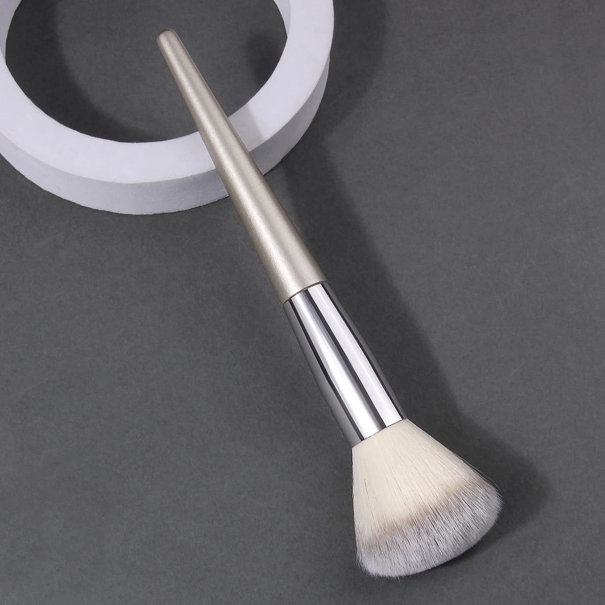 KOSSHOW Large Powder Brush | Ombre Hair Champagne Wood Handle Powder Makeup Brush QXL