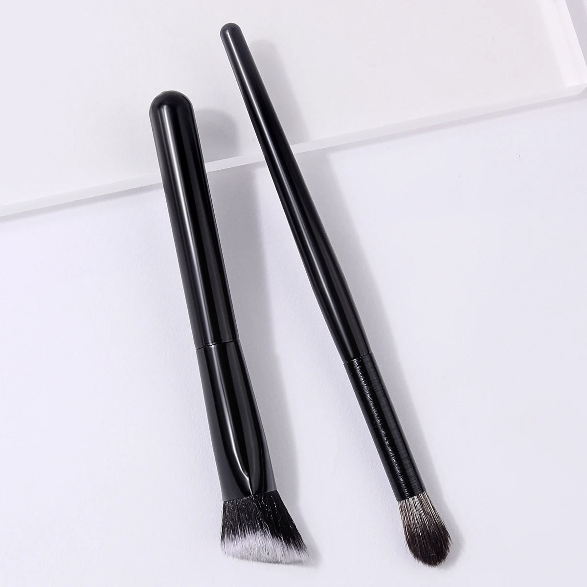 KOSSHOW Triangle Concealer & Eyeshadow Brush Set – 2 Piece Makeup Brush Set QXL