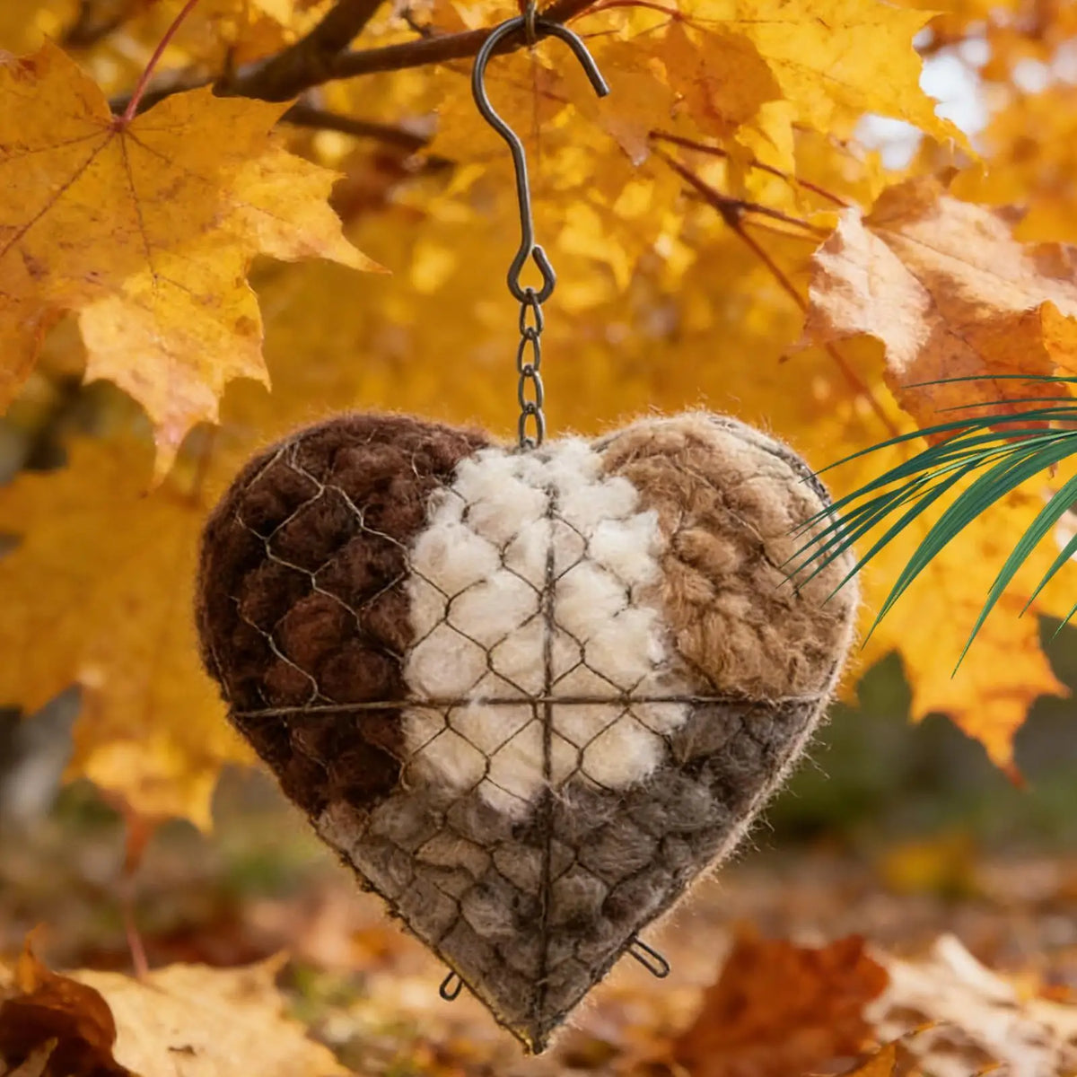 Heart-Shaped Bird Nesting Material Holder | Hangable Outdoor Bird Nesting Holder QXL