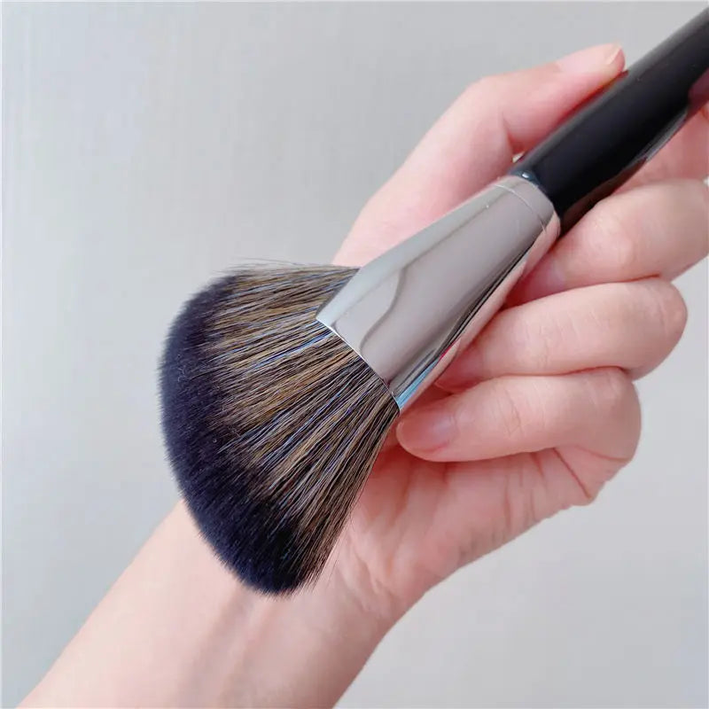 Black Sculpting Brush | Bronzer, Blush & Contour Makeup Brush Sculpting Makeup Brush QXL
