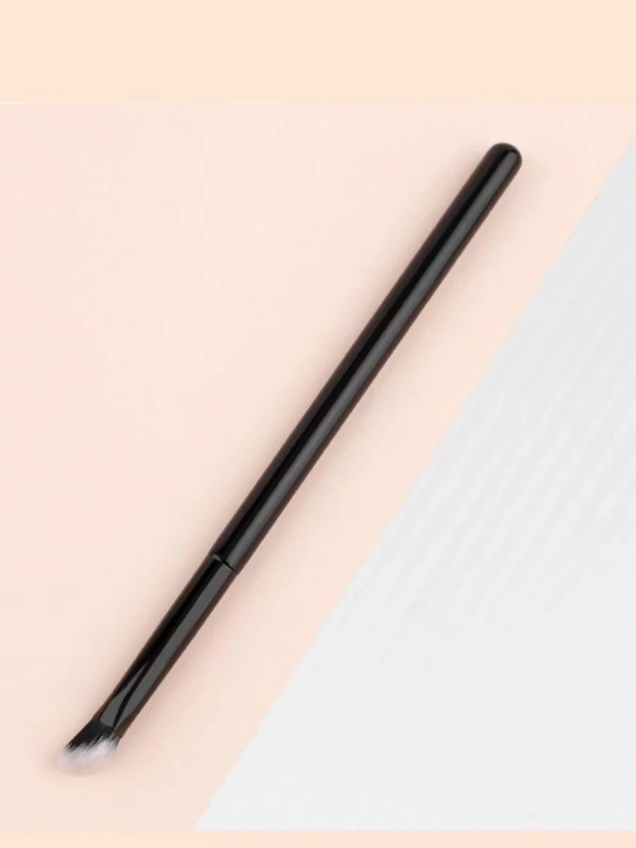 Triangular Sloped Foundation Concealer & Highlight Brush – QXL Makeup Brush QXL