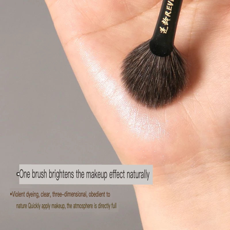 Fan-Shaped Sandalwood Highlighter Brush | Soft Animal Hair Highlighter Fan Brush QXL