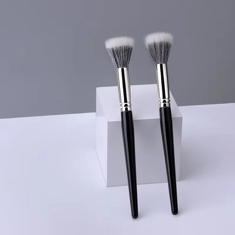 Stippling Blush Brush – Soft Wool Fiber Flat Head Makeup Tool Stippling Blush Brush QXL