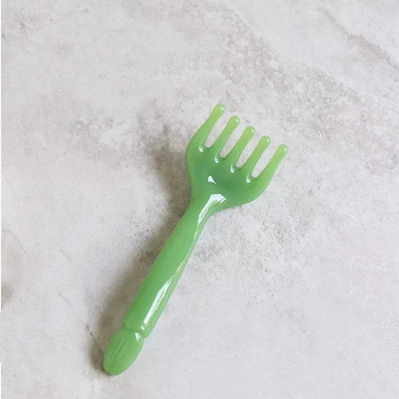 Amber Resin 5-Claw Scalp Massager | Smooth Round Tips Scalp Massager QXL one size Green