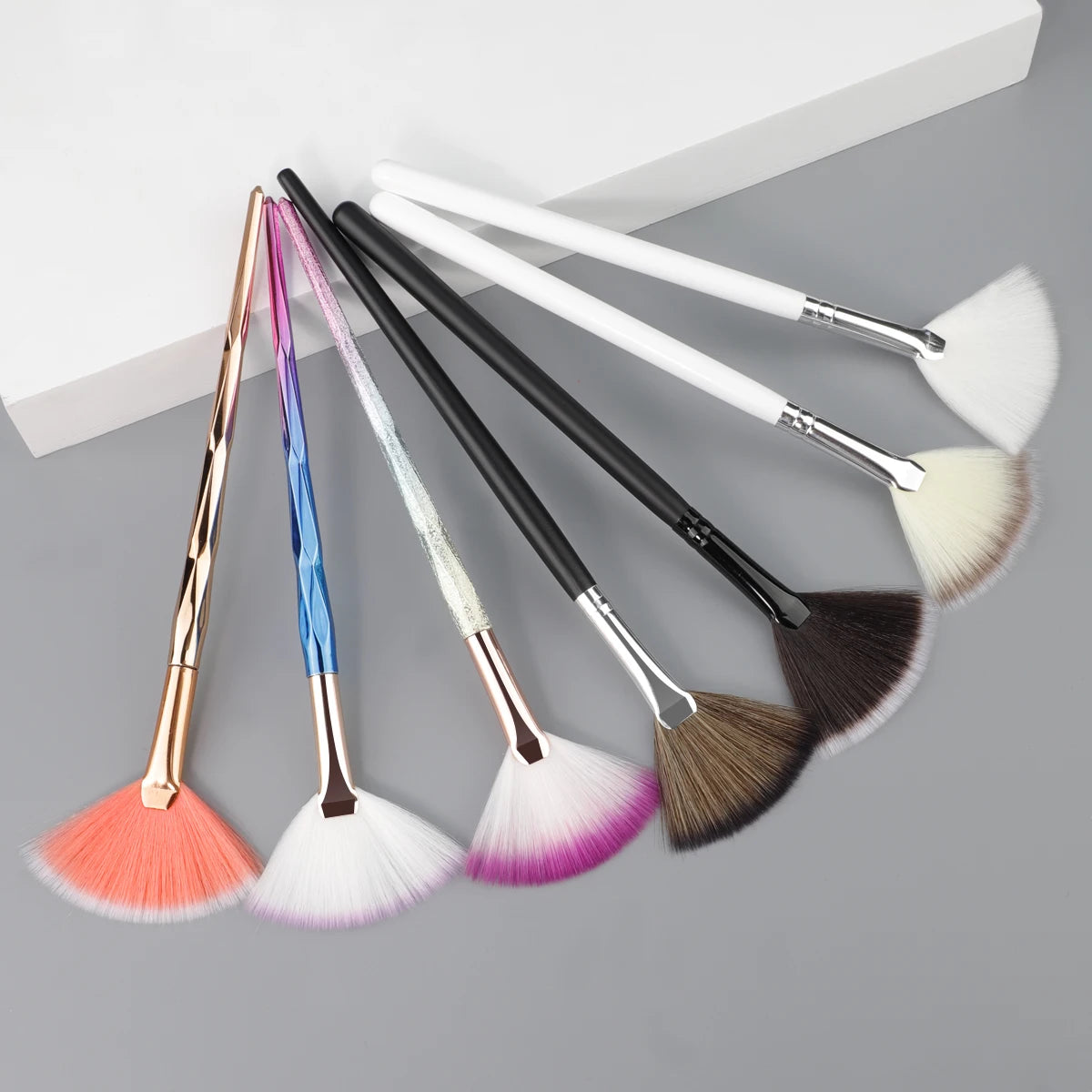 RANCAI Fan Makeup Brush – Soft Nylon Powder & Mask Brush Fan Makeup Brush QXL