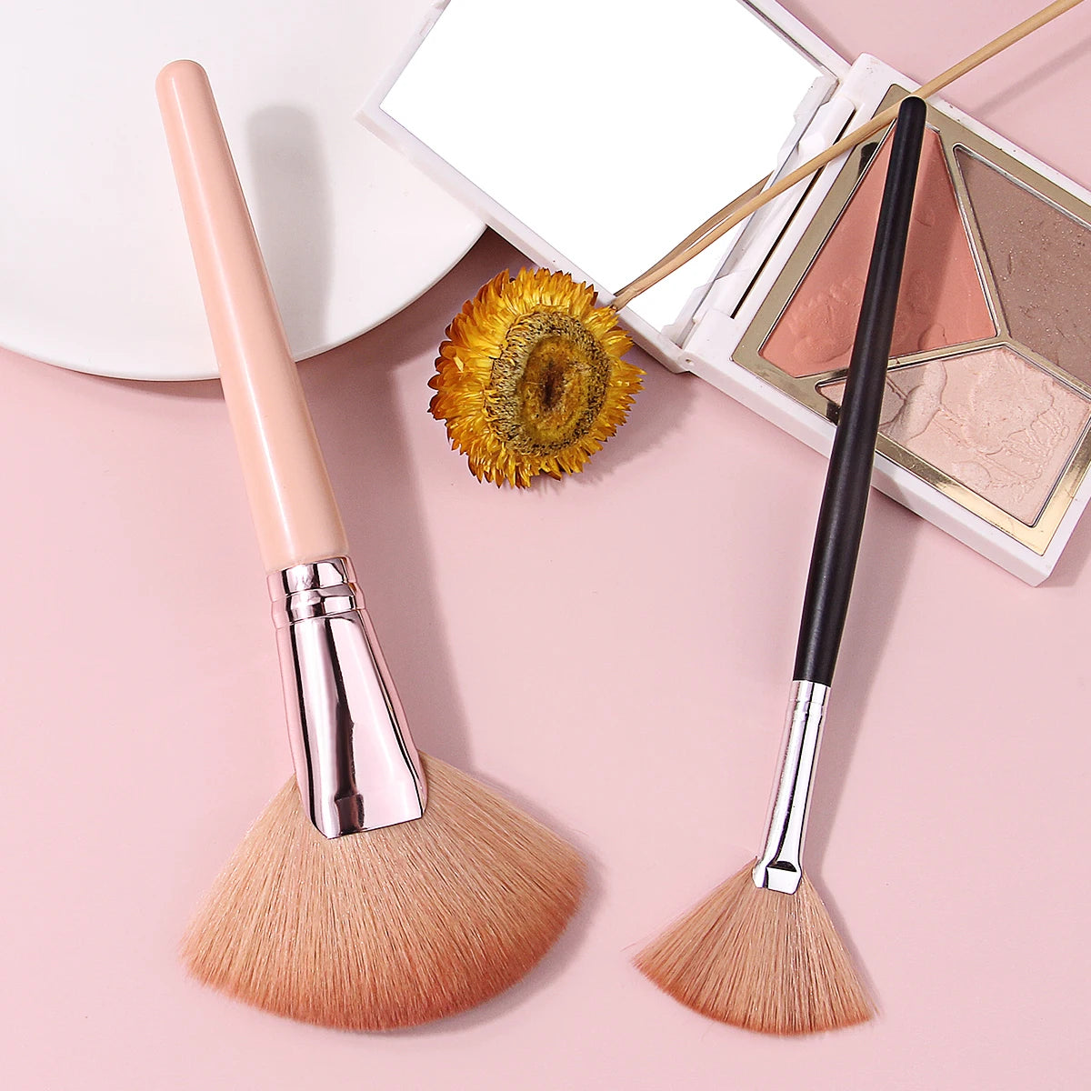 KOSSHOW 2-Pack Fan Makeup Brushes – Highlighter & Blush Set Fan Makeup Brush Set QXL