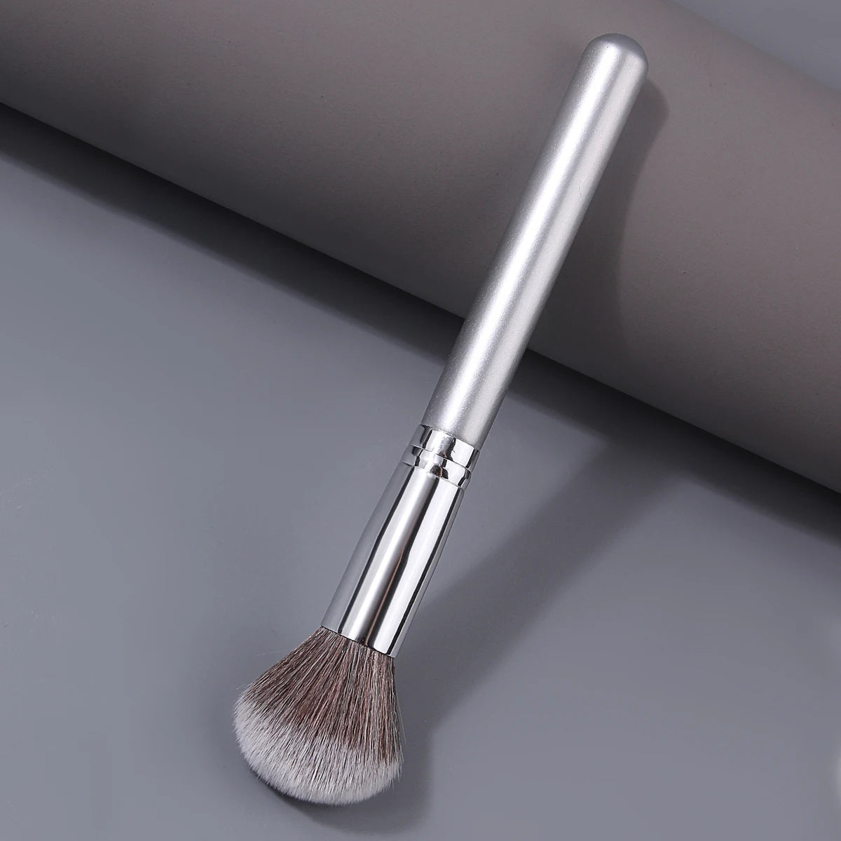 KOSSHOW Blush & Highlighter Brush | Nylon Wood Handle Blush Makeup Brush QXL