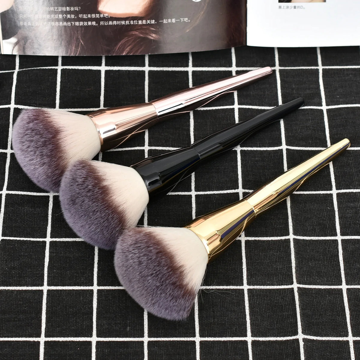 Large Soft Makeup Brush – Foundation, Powder & Blush Makeup Brush QXL