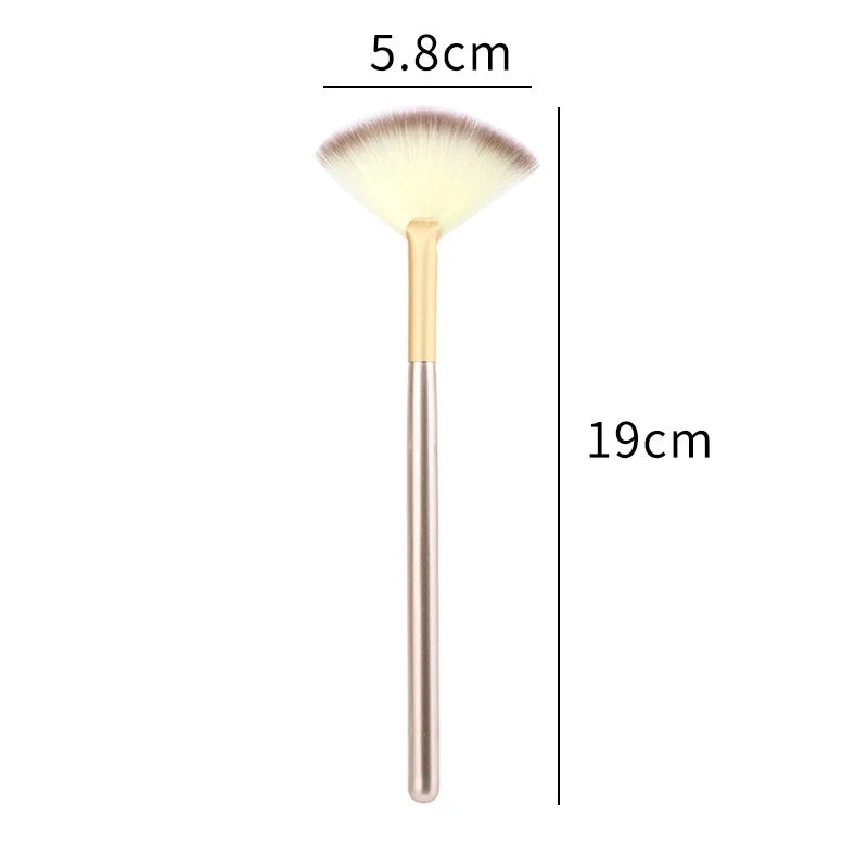Fan Shaped Makeup Brush – Highlight, Contour & Blending Fan Makeup Brush QXL