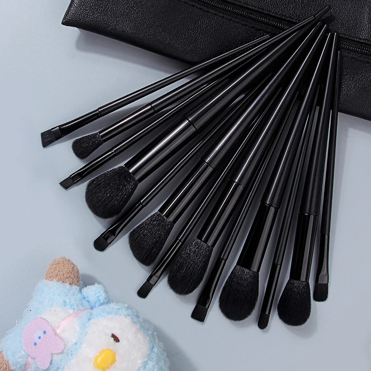 KOSSHOW 15-Pc Black Makeup Brush Set with PU Bag & Puff Makeup Brush Set QXL