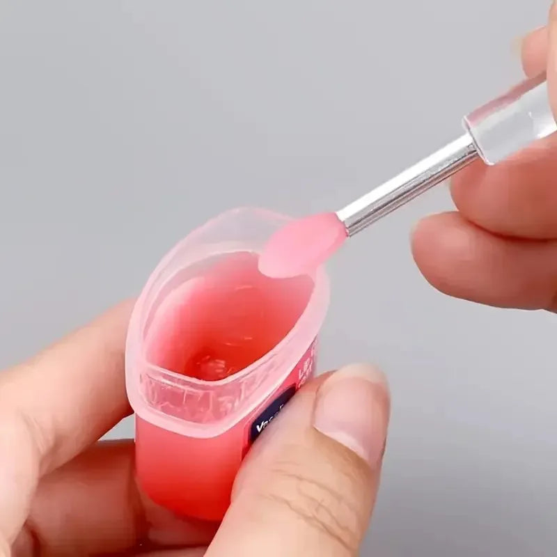 Silicone Lip Brush with Cover | Lipstick & Gloss Applicator Lip Brush Applicator QXL