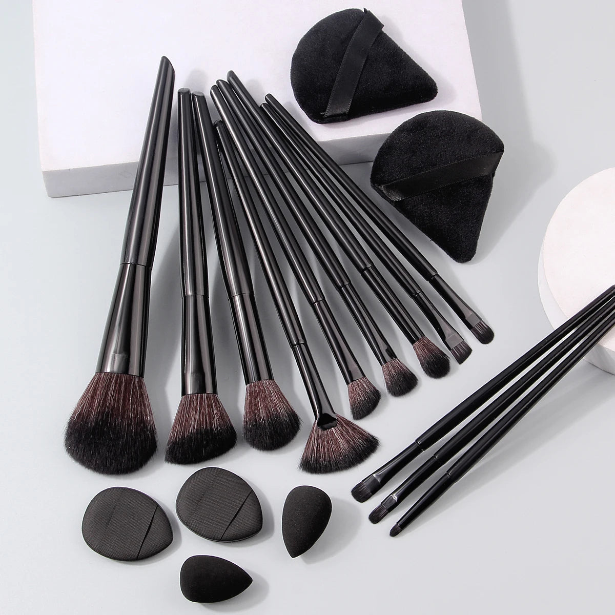 18-Piece Makeup Brush Set with Sponge & Powder Puff – Black Makeup Brush Set QXL black