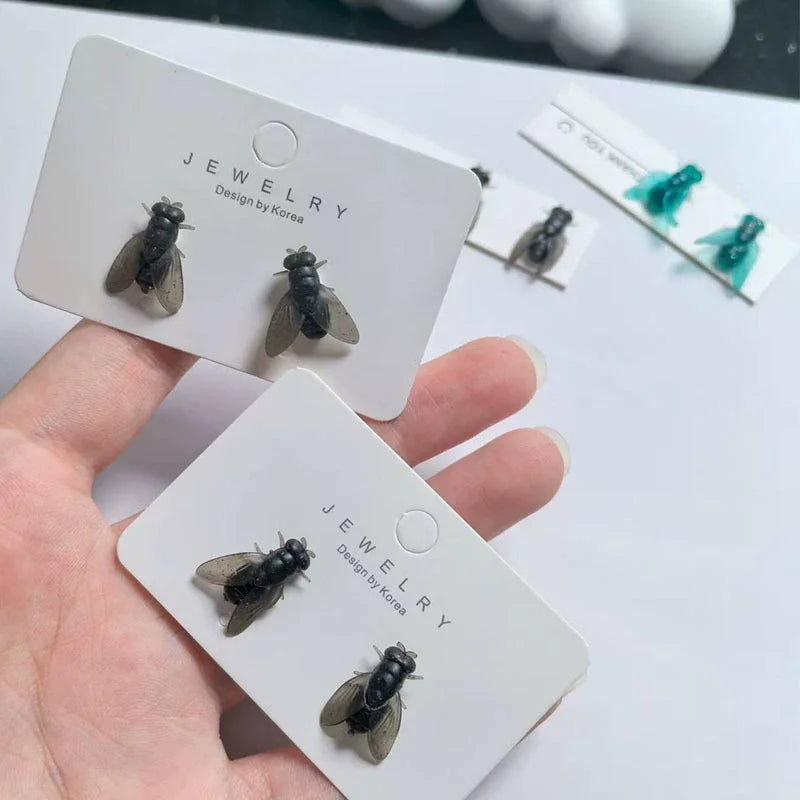 Realistic Fly Stud Earrings | Funny Insect Jewelry 2-Pack Novelty Stud Earrings QXL
