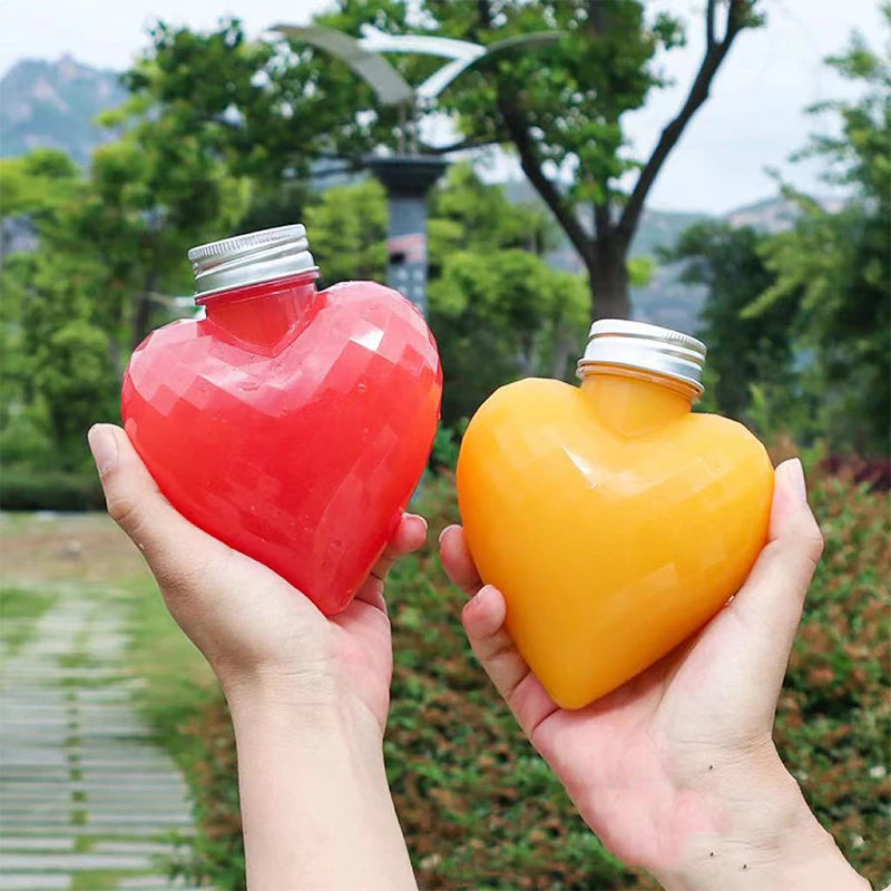 10-Pack 300ml Heart-Shaped Plastic Bottles with Lids Plastic Drink Bottles QXL