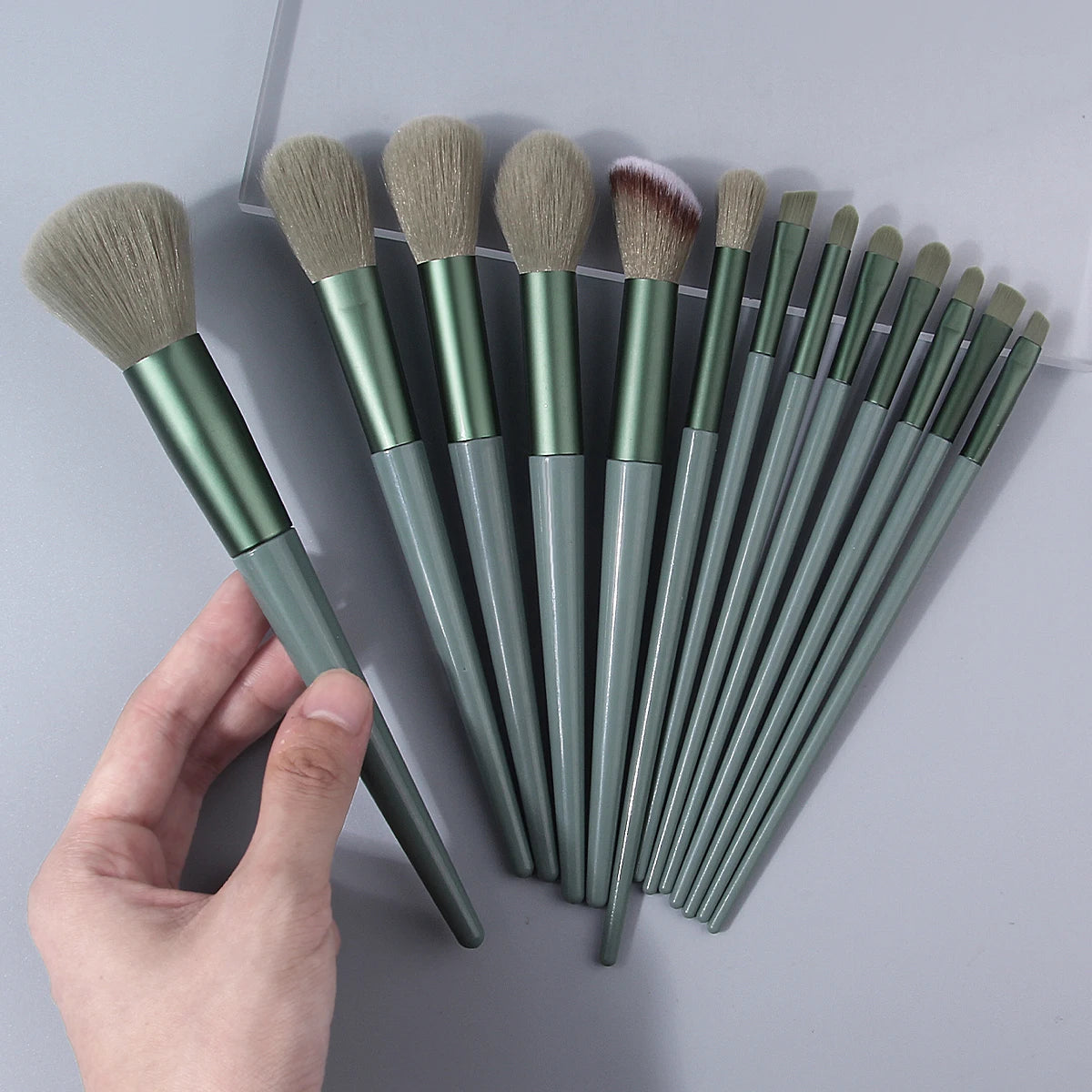 KOSSHOW 15-Pc Green Makeup Brush Set with Sponges Makeup Brush Set QXL