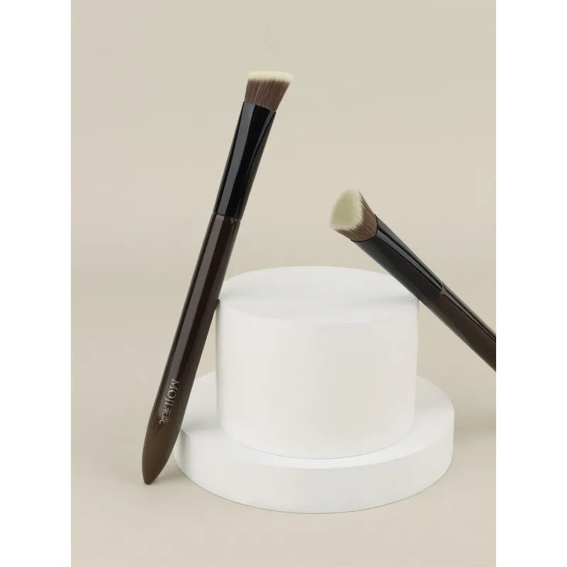 L33 Triangle Highlighter & Concealer Brush | Pro Makeup Tool Highlighter Makeup Brush QXL