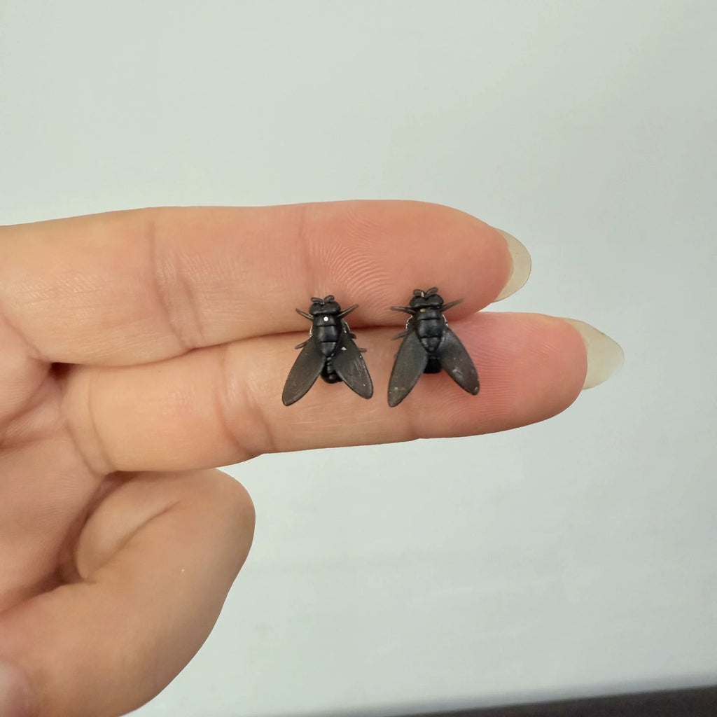 Realistic Fly Stud Earrings | Funny Insect Jewelry 2-Pack Novelty Stud Earrings QXL