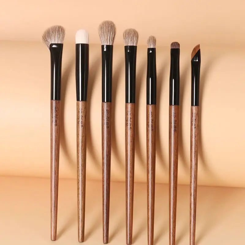 7-Piece Wool Makeup Brush Set with Floral Design & Brush Bag Makeup Brush Set QXL