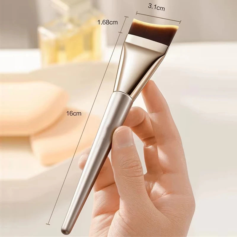 Fishtail Foundation Brush | Curved Angled Face Blending Brush Foundation Makeup Brush QXL