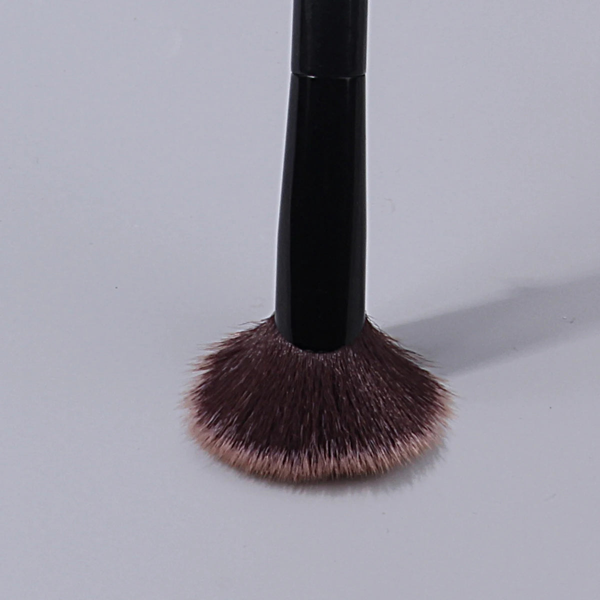 Angled Makeup Brush – Blush, Contour, Highlight & Powder Angled Makeup Brush QXL