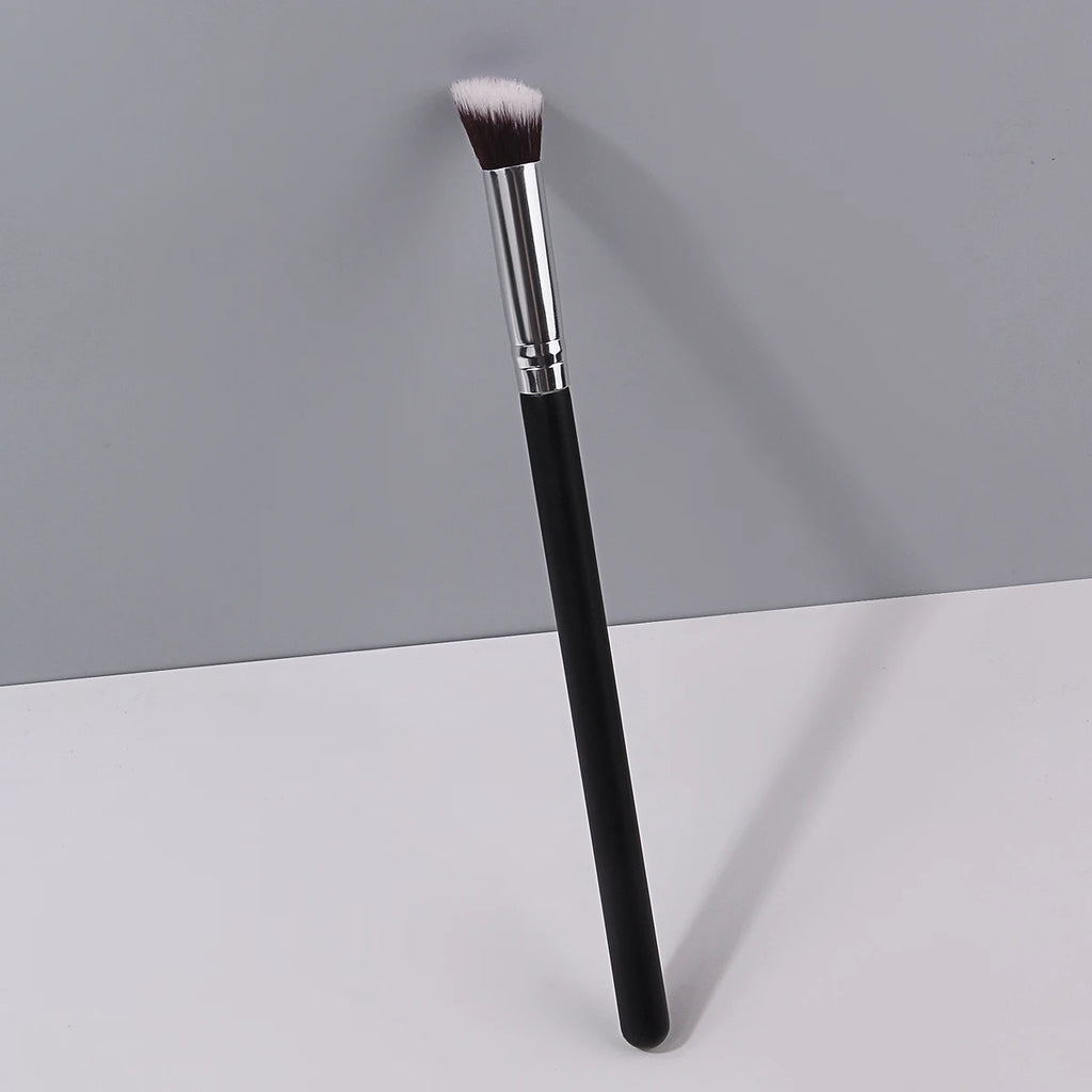 KOSSHOW Black Concealer Brush – Precise Under-Eye Detail Concealer Brush QXL