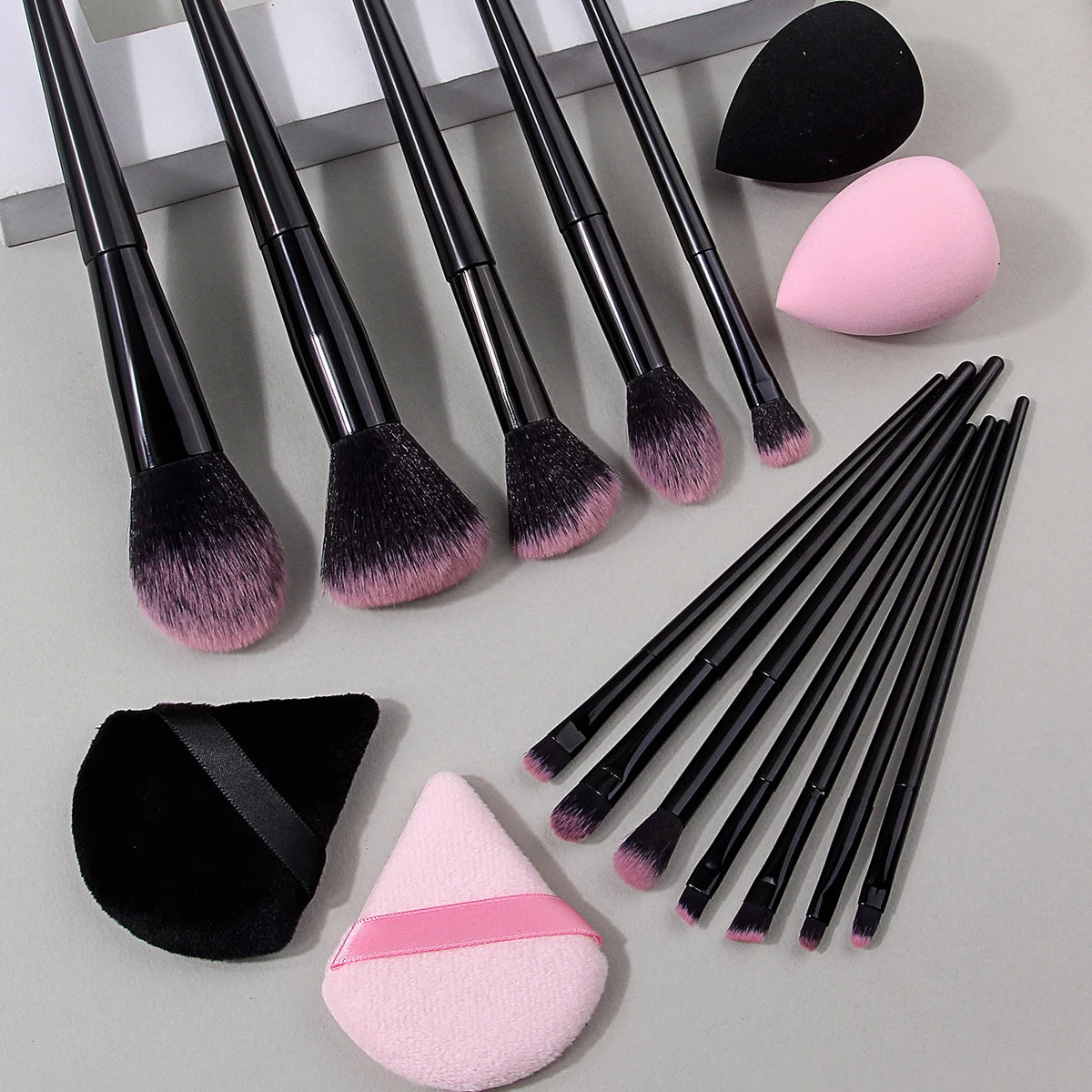 KOSSHOW 16-Pc Makeup Brush Set with Puffs & Sponges Makeup Brush Set QXL