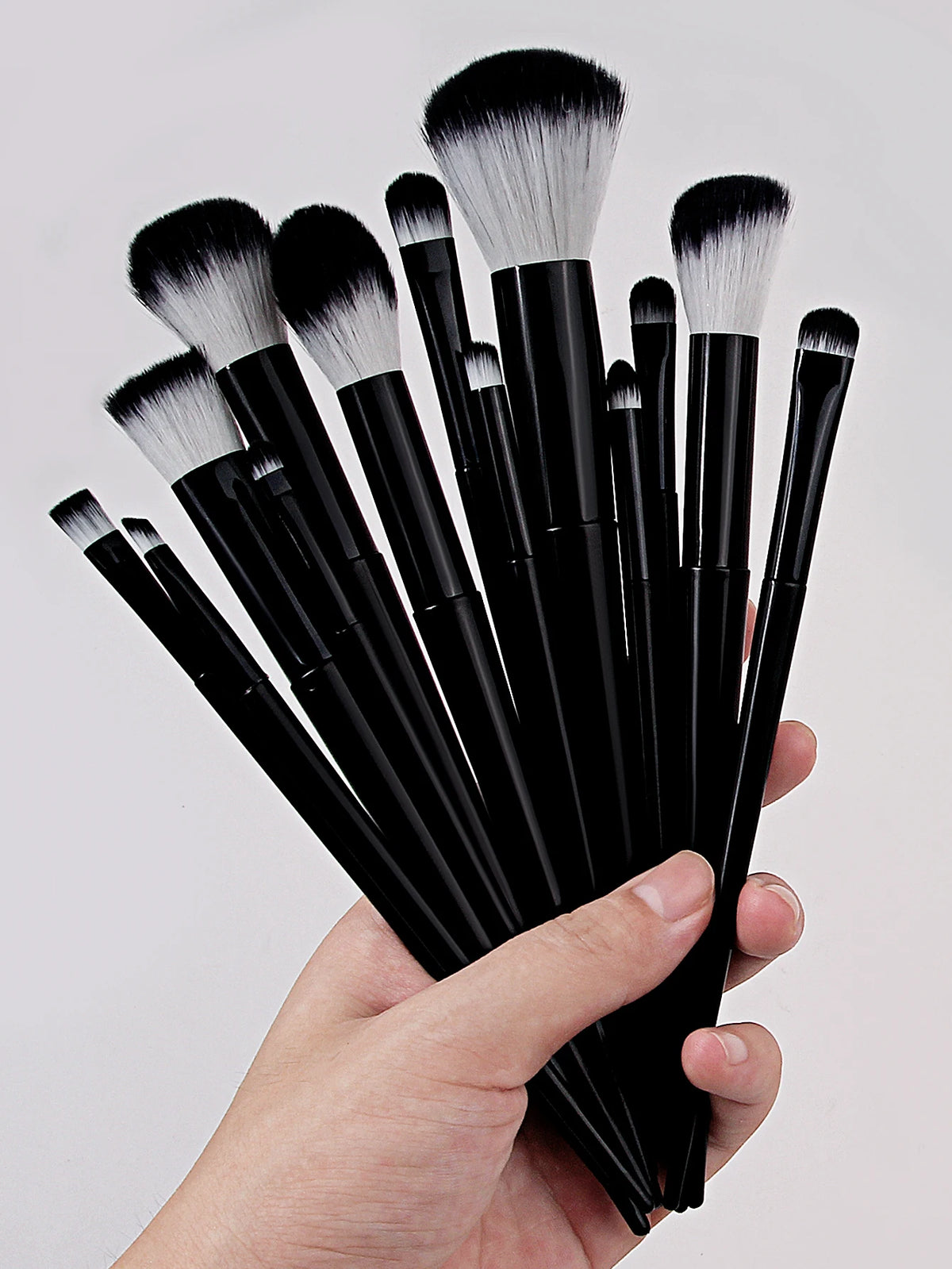 19-Piece Makeup Brush Set with Triangular Sponges – Full Kit Makeup Brush Set QXL