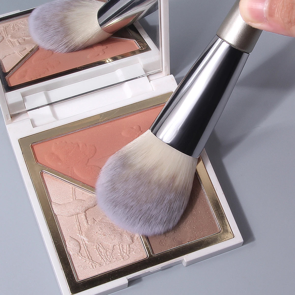 KOSSHOW Tongue-Shaped Blush Powder Brush – Silver Handle Blush Makeup Brush QXL
