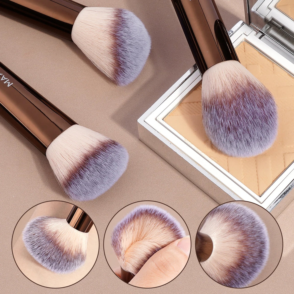 MAANGE 17-Pc Makeup Brush Set & Storage Bag – Travel Gift Makeup Brush Set QXL