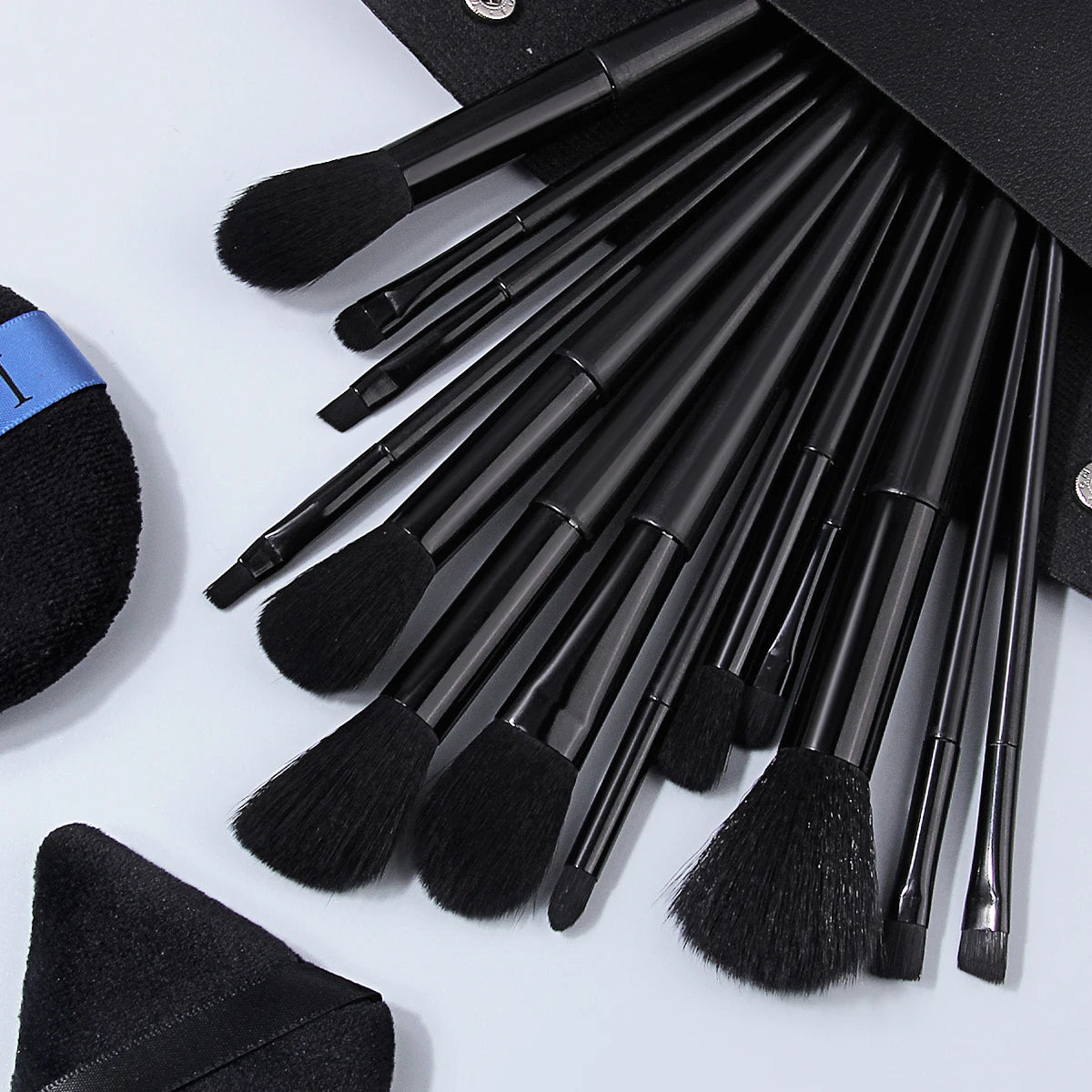 16-Pc Black Makeup Brush Set with PU Bag & Powder Puffs Makeup Brush Set QXL
