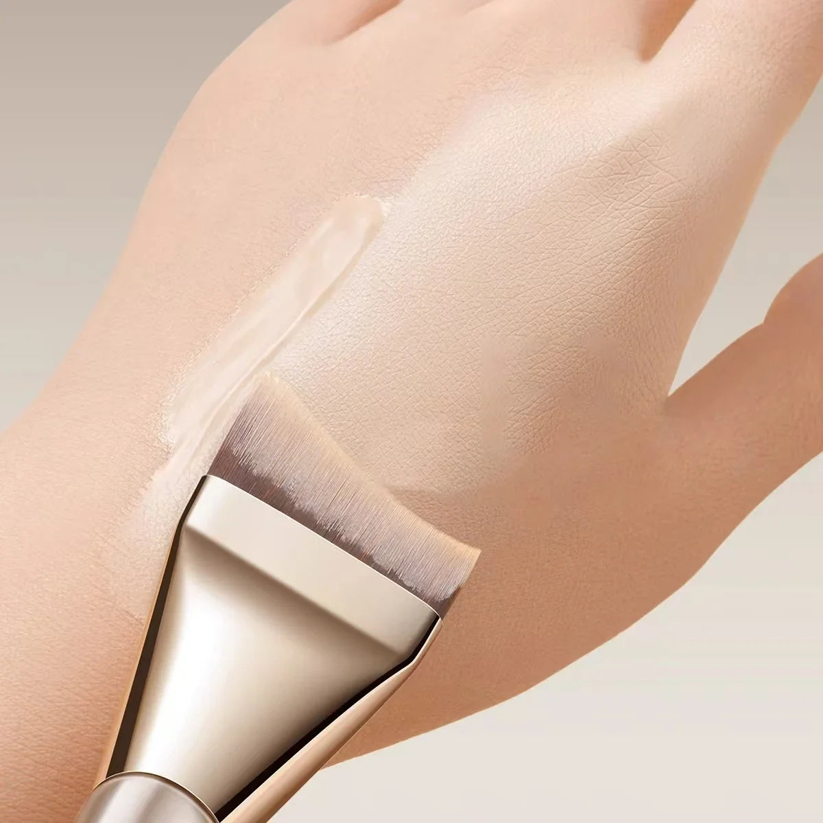 Arc-Shaped Ultra-Thin Flat Foundation Brush | Streak-Free Foundation Makeup Brush QXL