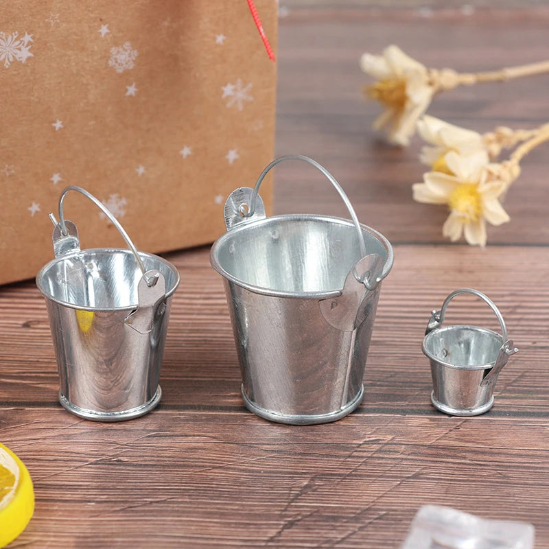 Dollhouse Miniature Metal Bucket | 1:6 Scale Décor & Toy Dollhouse Accessory QXL