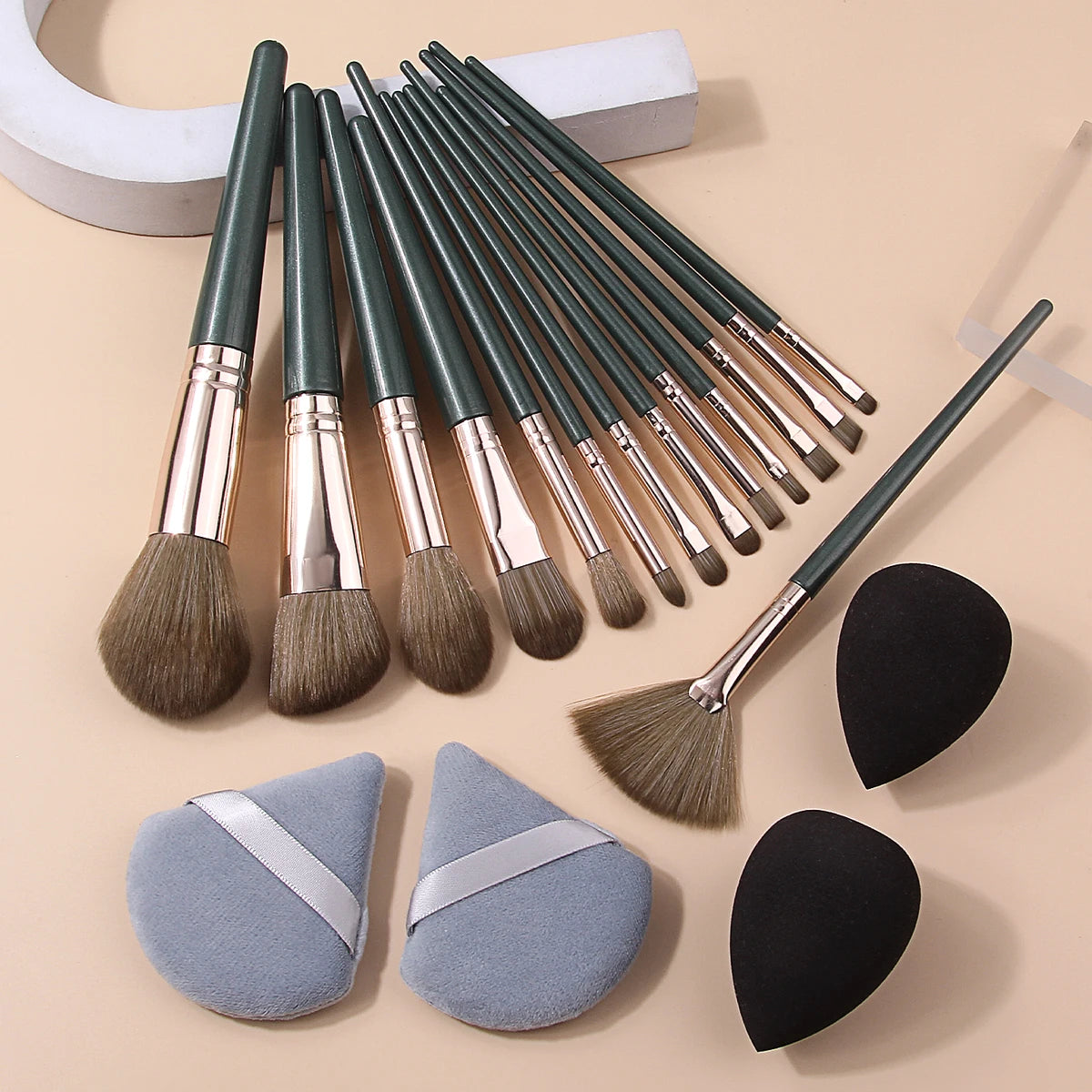 KOSSHOW 18-Pc Makeup Brush Kit with Sponges & Puffs Makeup Brush Set QXL