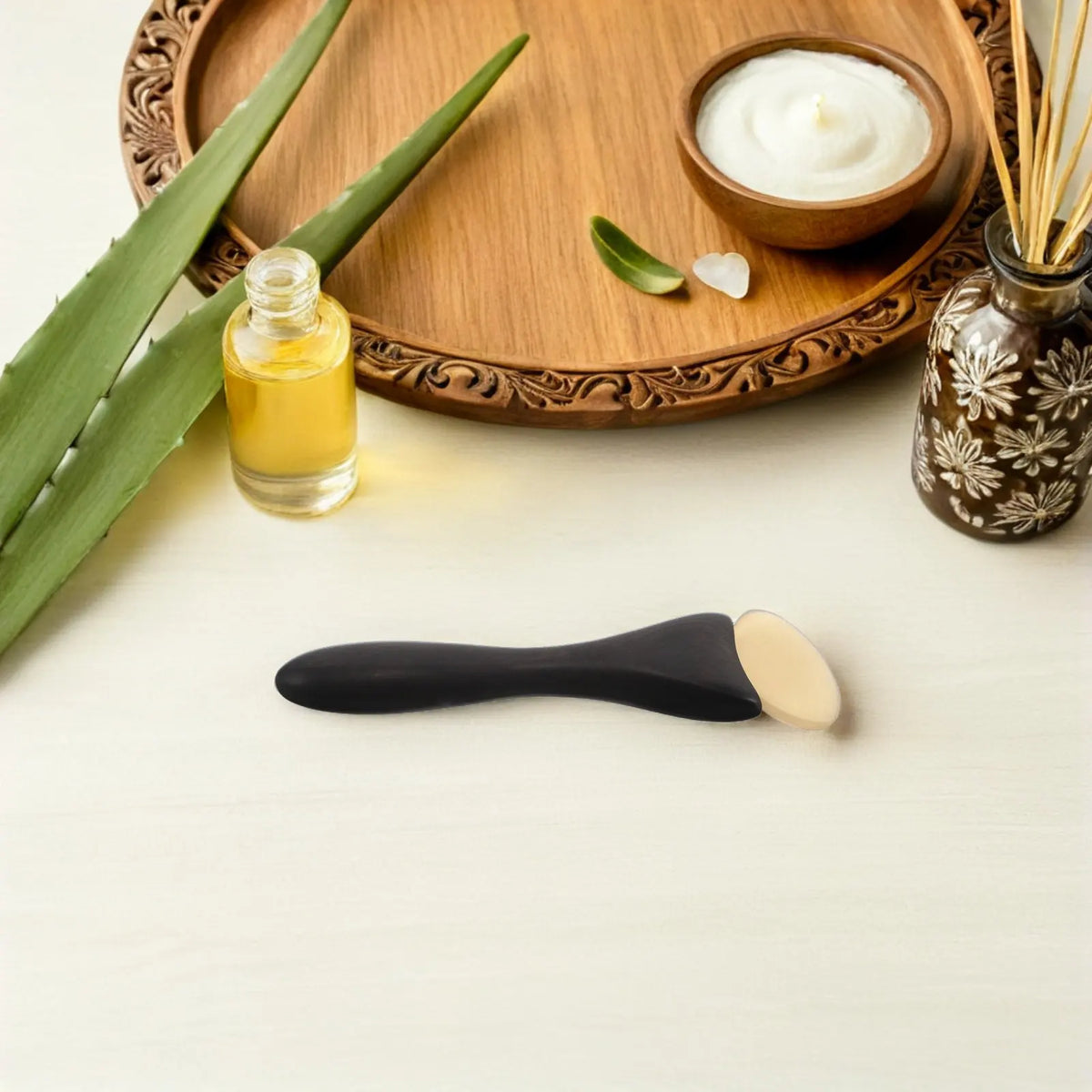 Sandalwood Gua Sha Eye Roller & Facial Massager Tool Gua Sha Facial Tool QXL