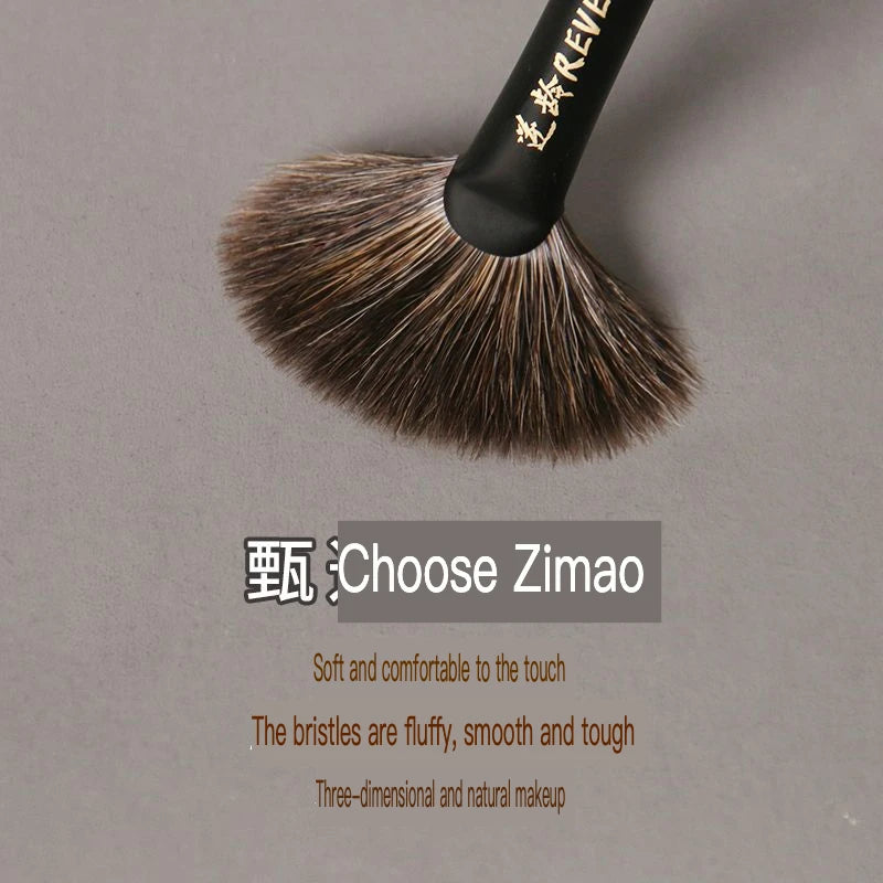 Fan-Shaped Sandalwood Highlighter Brush | Soft Animal Hair Highlighter Fan Brush QXL