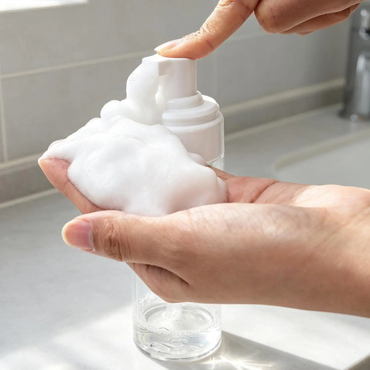 Refillable Foaming Soap Dispenser Bottle with Brush 30/50/150ml Foaming Dispenser Bottle QXL