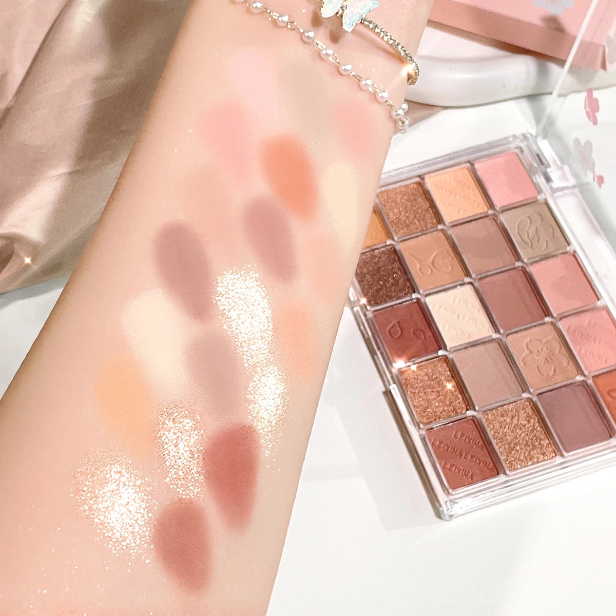20-Color Eyeshadow Palette | Glitter, Shimmer & Matte Eyeshadow Palette QXL