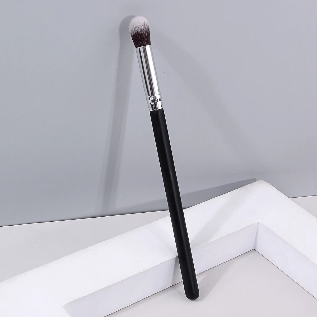 KOSSHOW Precision Concealer Brush – Nylon & Wood Handle Concealer Brush QXL