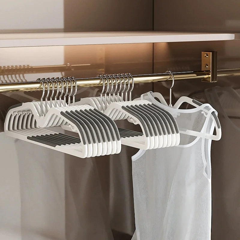 Non-Slip Plastic Hangers | Traceless Design for Clothes & Bras Clothing Hangers QXL