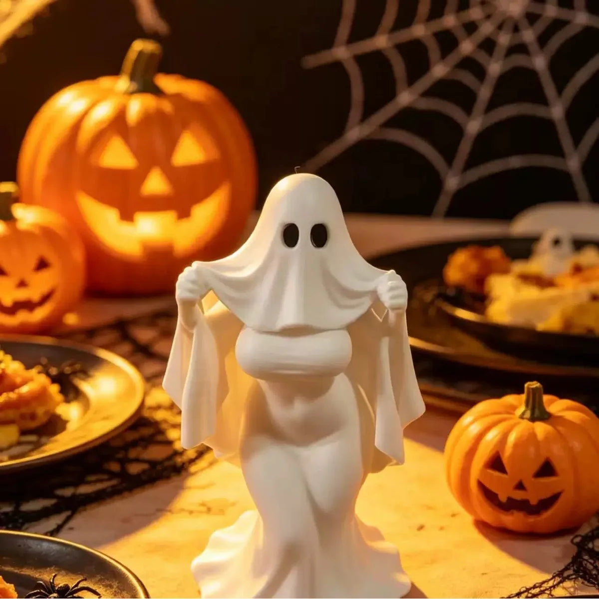 Halloween Ghost Lady Resin Ornament | Spooky Home Decor Halloween Resin Ornament QXL